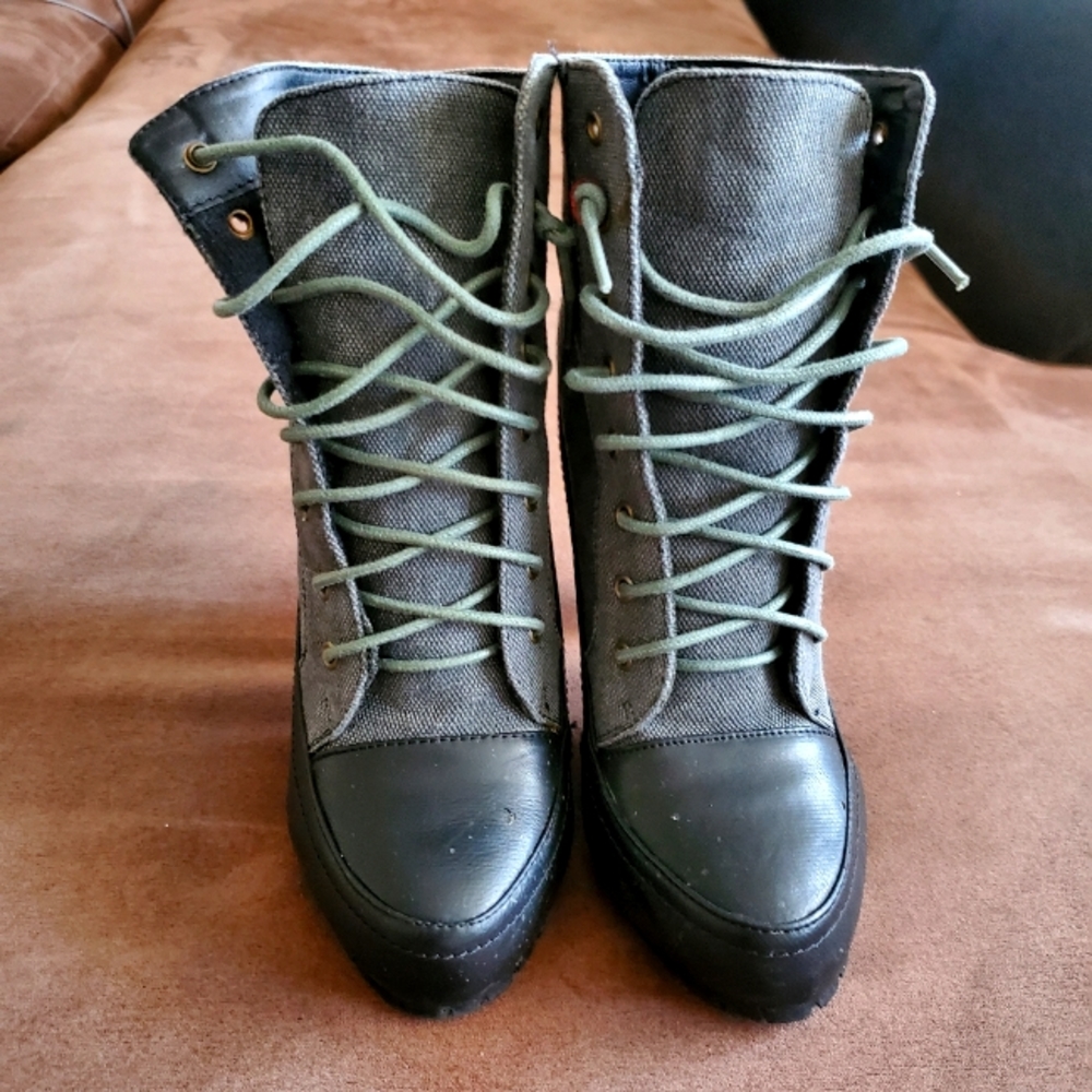 Contrast Lace Bootie Grey and black